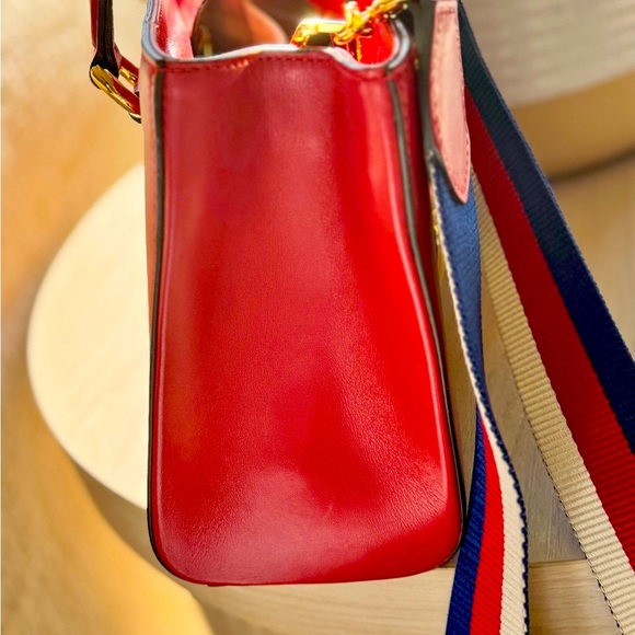 Gucci Sylvie 2 Way Crossbody - Picture 5 of 14